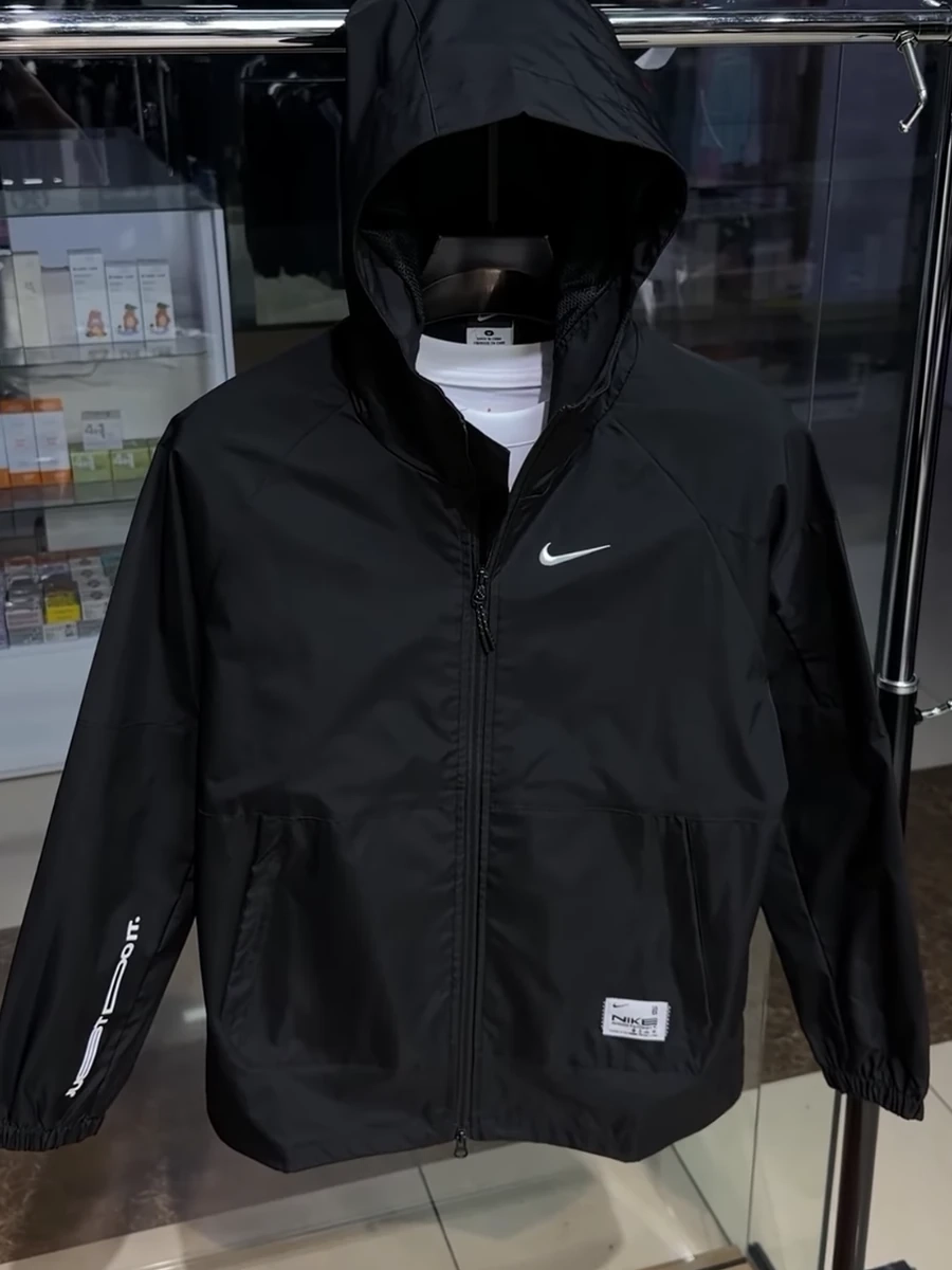 Черная ветровка Nike