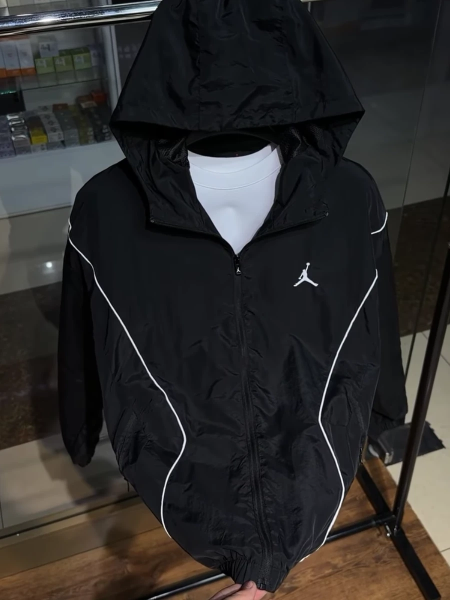 Мужская черная ветровка Jordan с белыми линиями