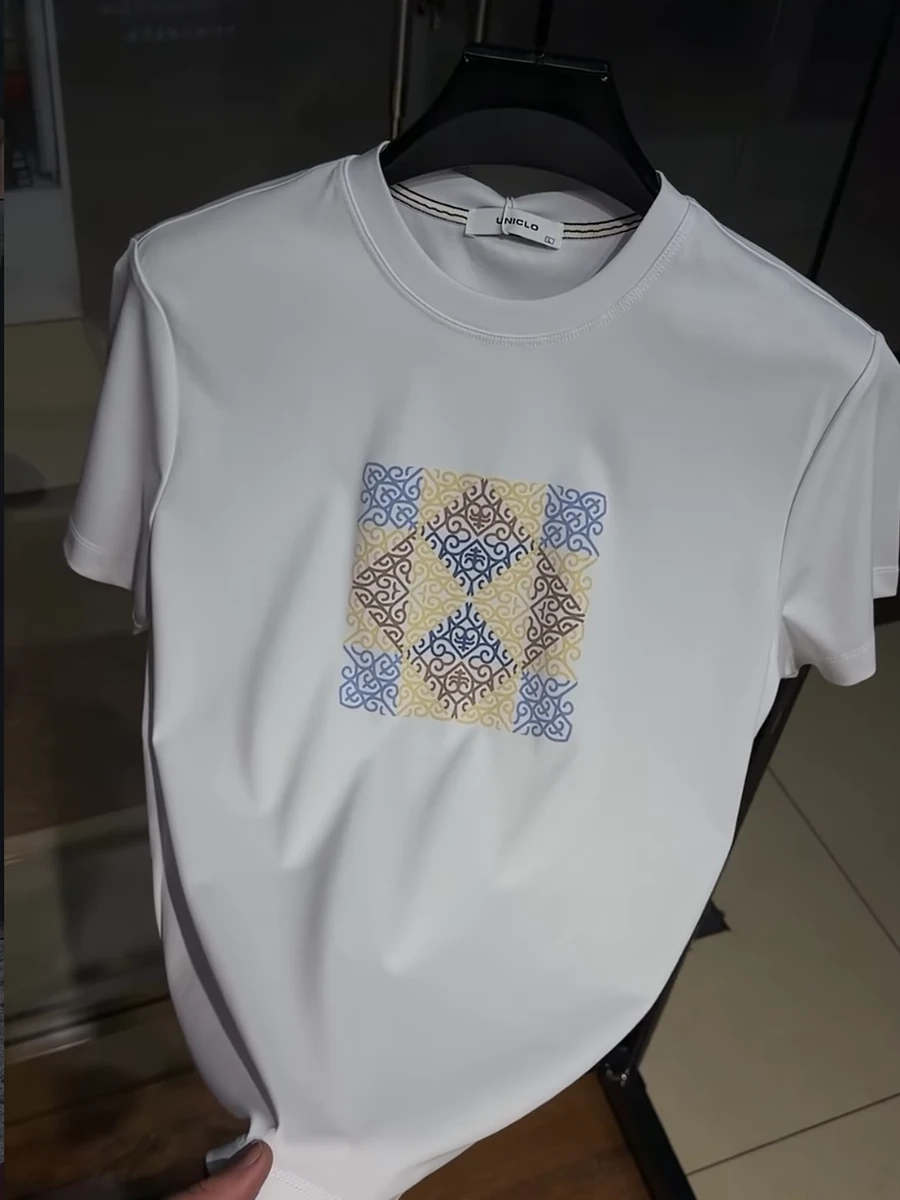 Мужская белая футболка с орнаментом – стильный этно-дизайн, премиум качество