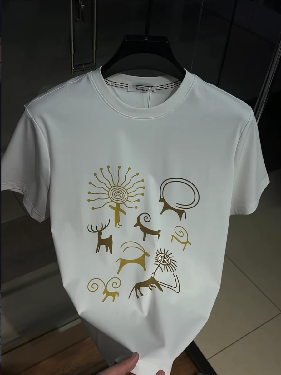 Мужская белая футболка с орнаментом – стильный этно-дизайн, премиум качество