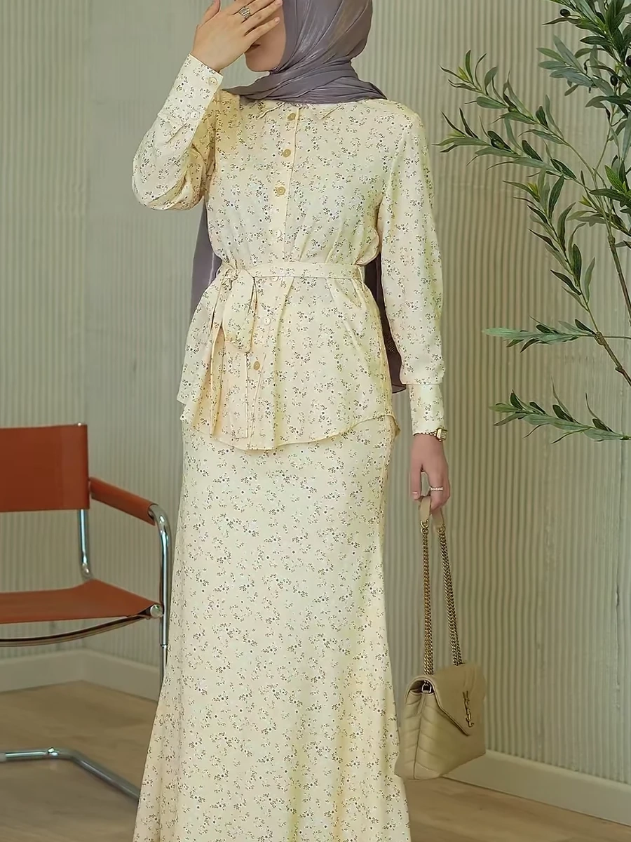 Закрытый женский костюм с длинной юбкой и блузкой, цветочный принт, макси длина