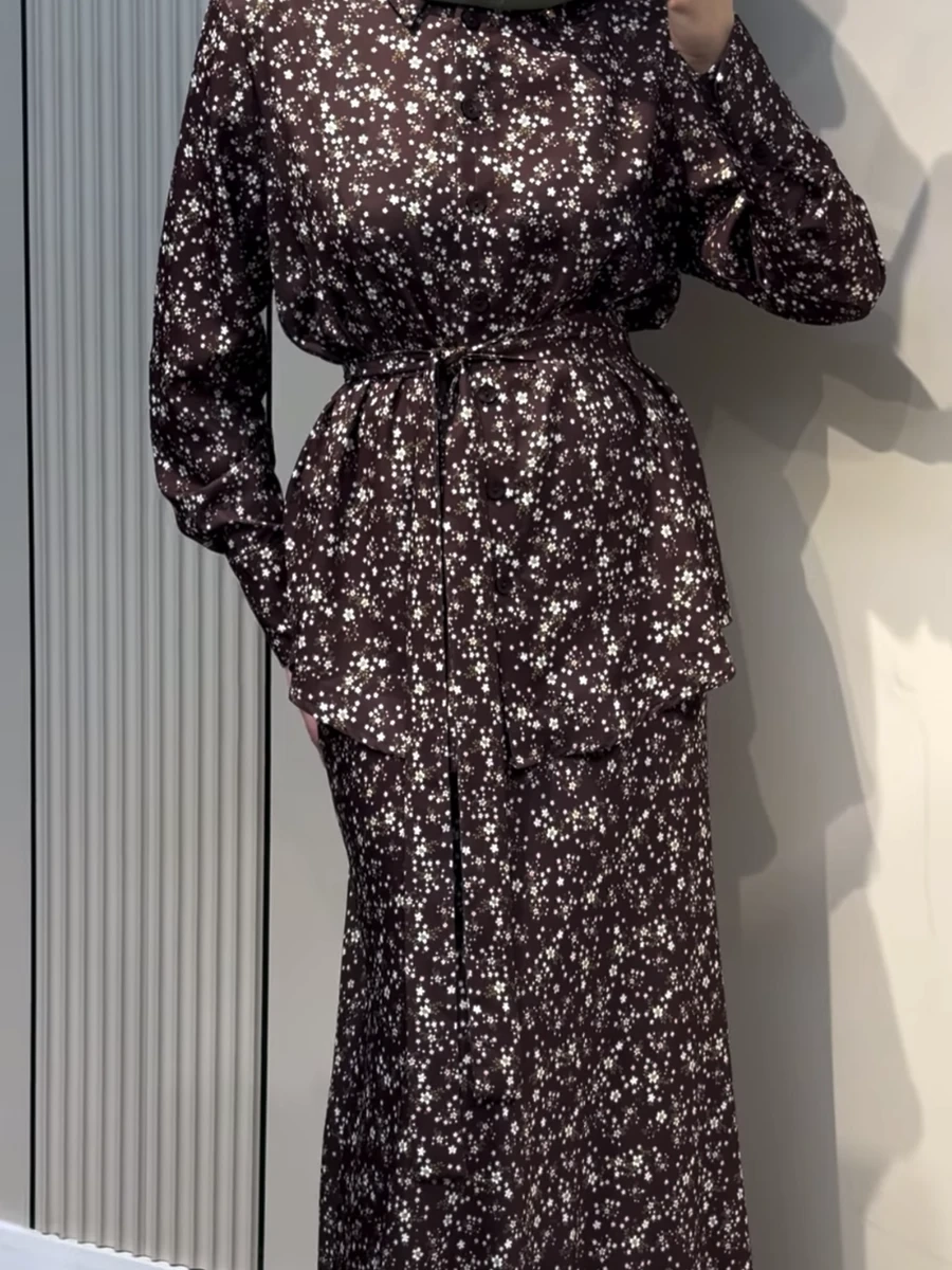 Закрытый женский костюм с длинной юбкой и блузкой, цветочный принт, макси длина