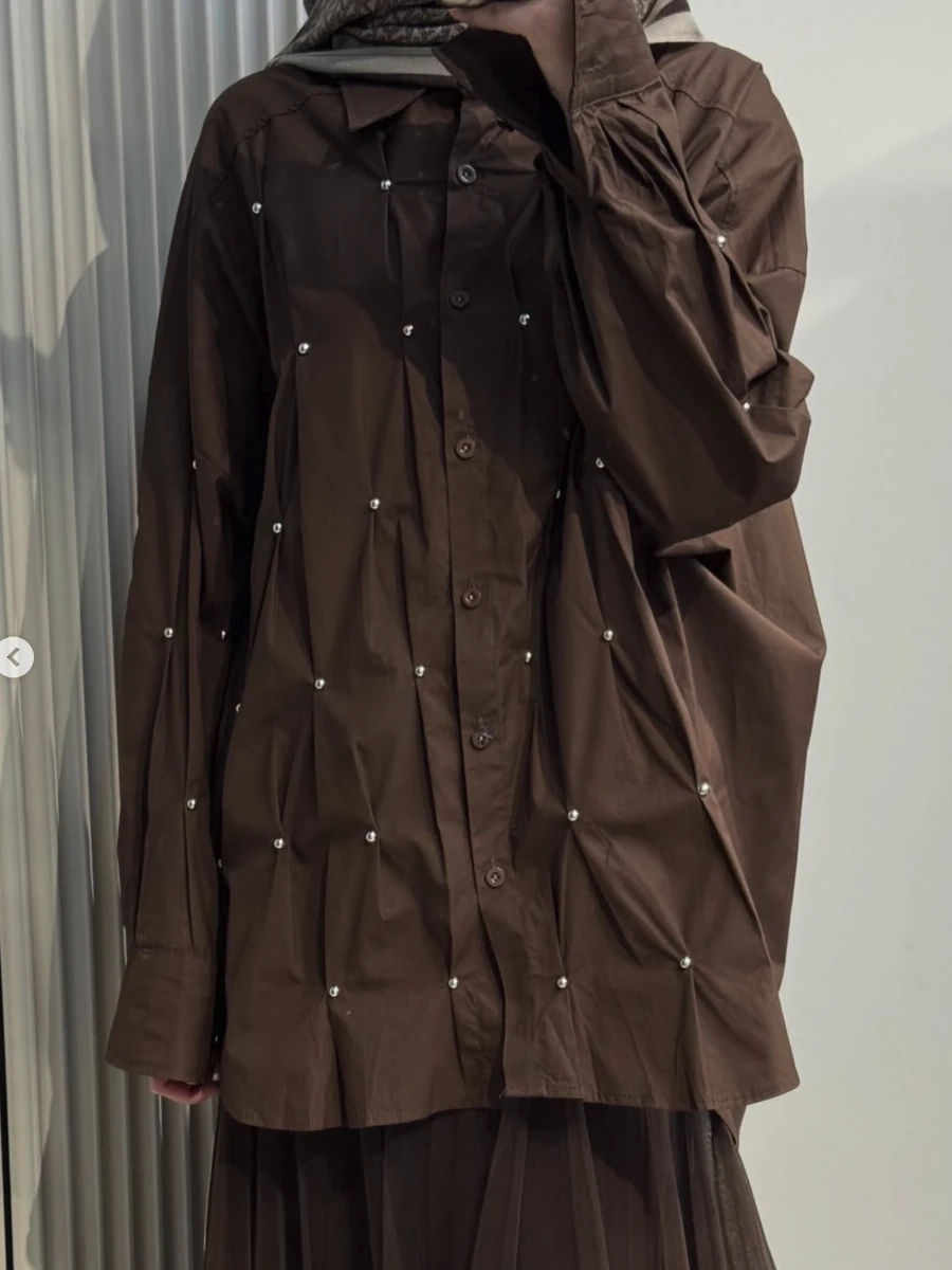 Рубашка женская удлиненная, коричневая, свободный крой, длинный рукав, декоративный декор