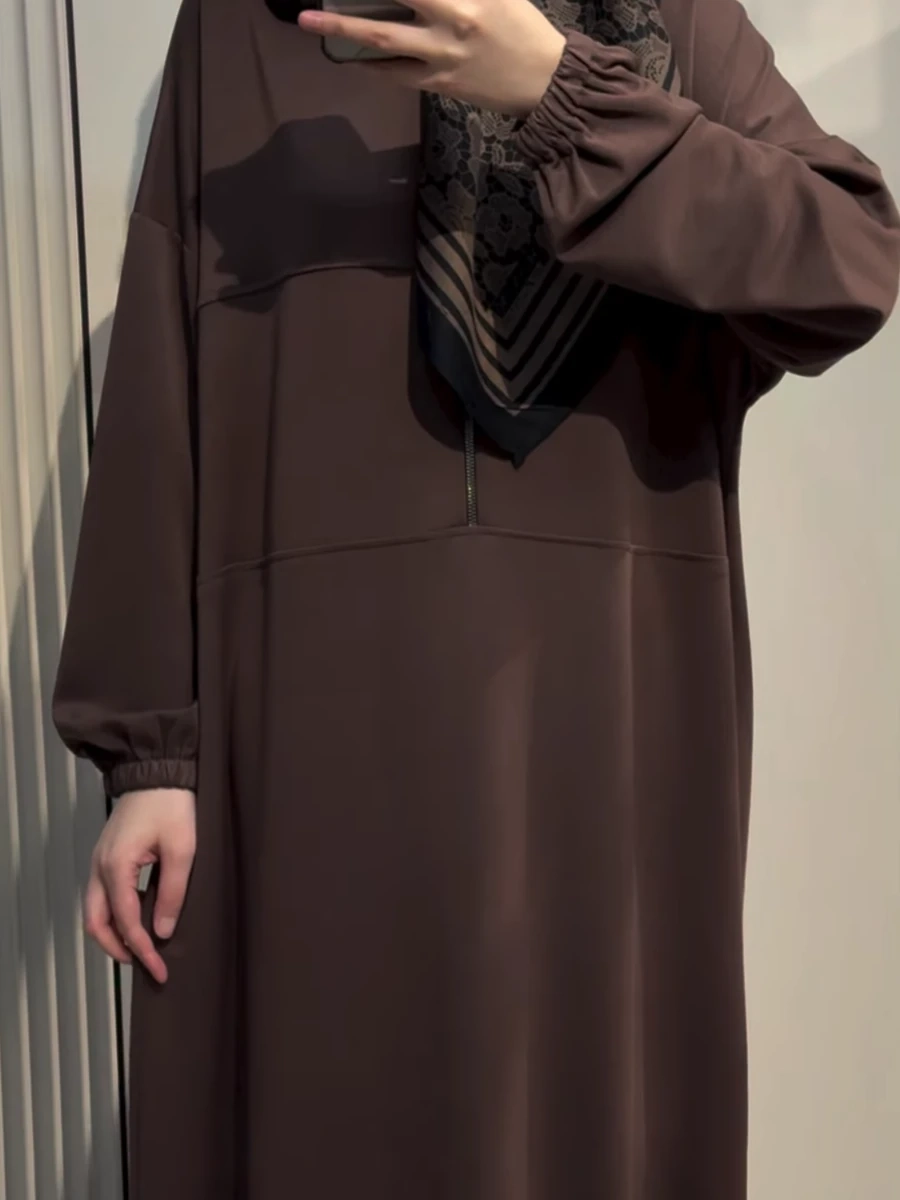 Коричневое платье с замочком