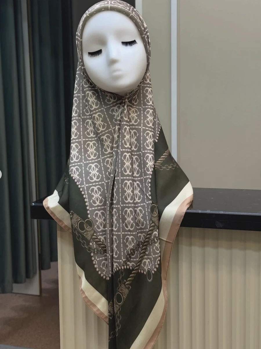 Красивые стильные платочки 110/110