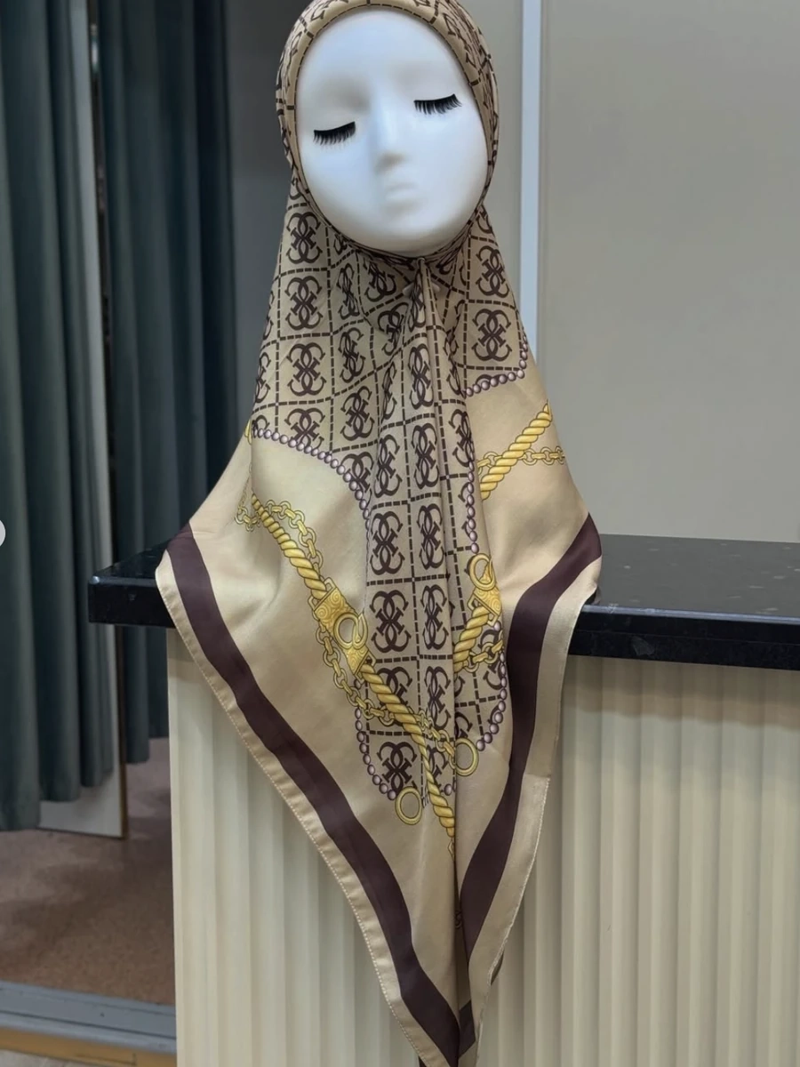 Красивые стильные платочки 110/110