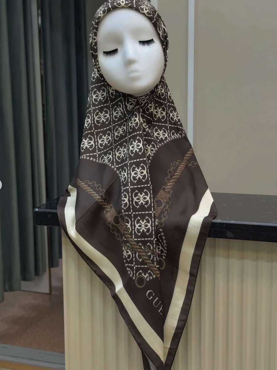 Красивые стильные платочки 110/110