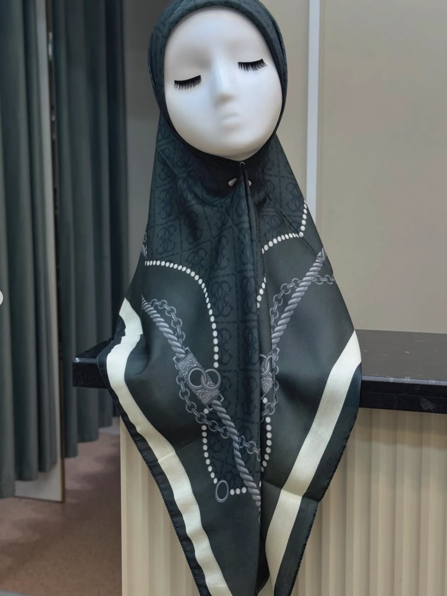 Красивые стильные платочки 110/110