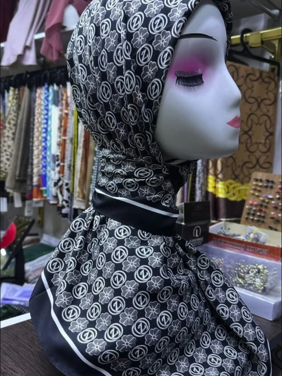 Атласные платки 90/90