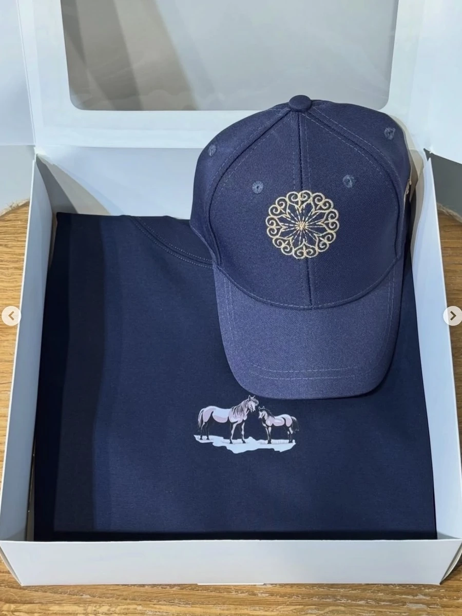 Подарочный этно набор - футболка из хлопка и кепка