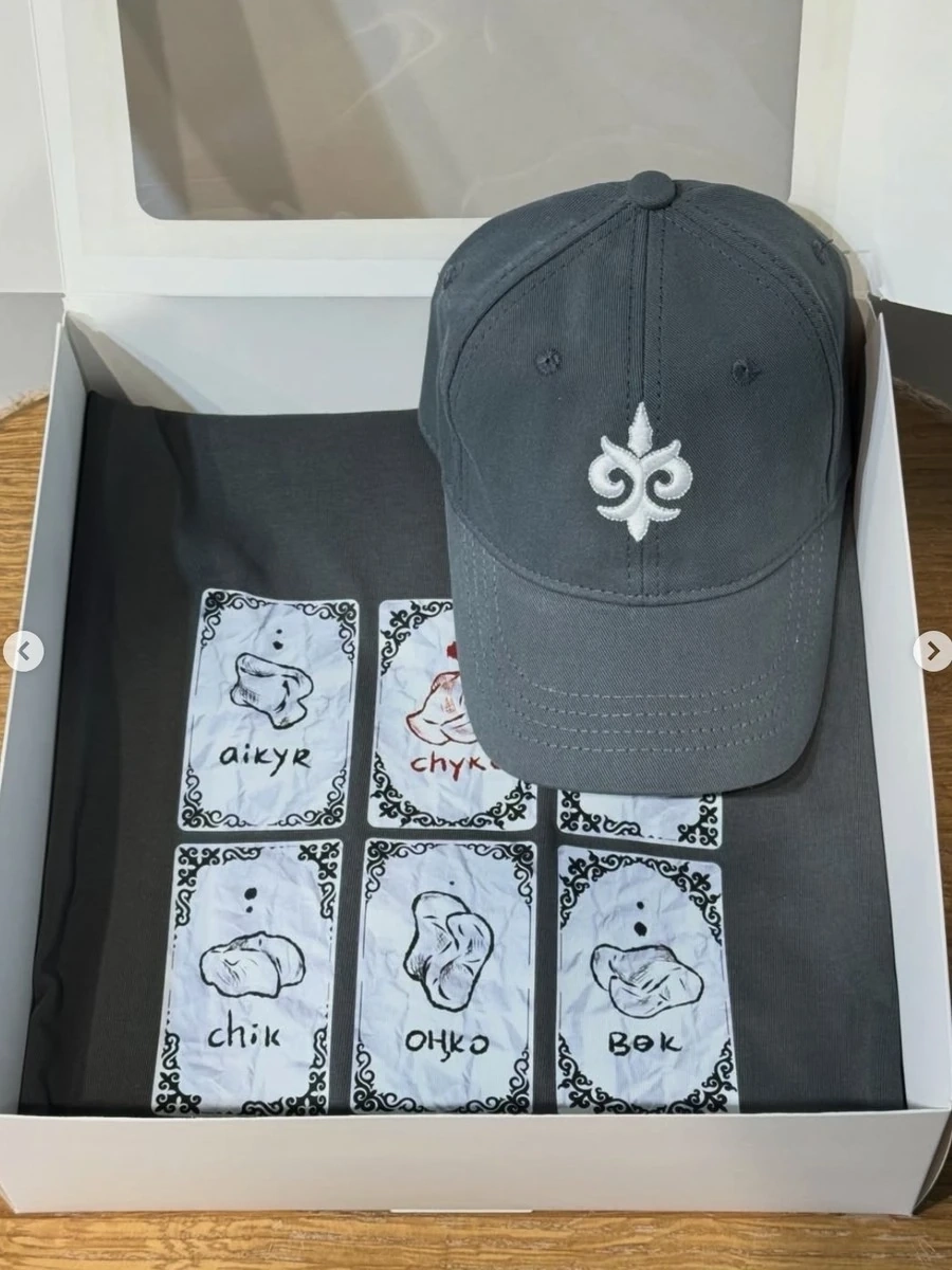 Подарочный этно набор - футболка из хлопка и кепка